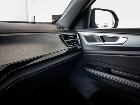 Used 2024 Volkswagen Atlas Cross Sport SE w/ Panoramic Sunroof Package image 32