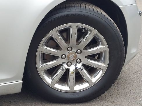 Used 2012 Chrysler 300 Limited image 16