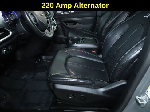 Used 2021 Chrysler Pacifica Touring-L w/ Uconnect Theater Family Group image 19