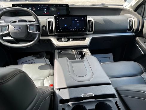 Used 2025 Ford Expedition Max Active AWD/4WD image 12