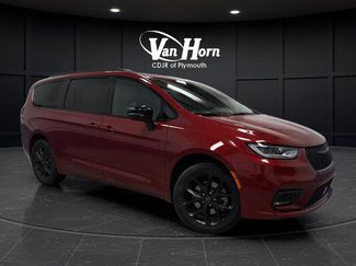 New 2026 Chrysler Pacifica Select video 1