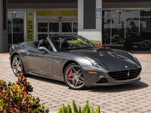 Used 2015 Ferrari California T image 16