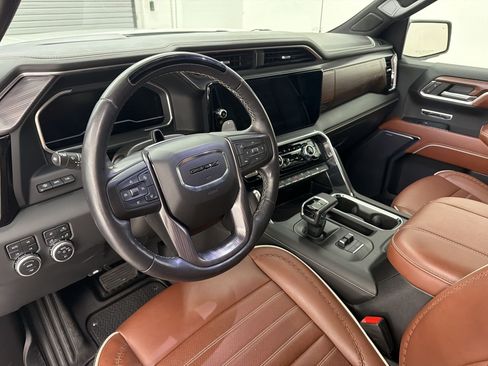 Used 2023 GMC Sierra 1500 Denali Ultimate AWD/4WD image 4