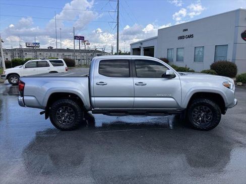 Certified 2022 Toyota Tacoma SR5 AWD/4WD image 6