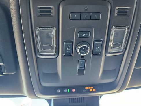 Used 2023 GMC Yukon Denali AWD/4WD image 35