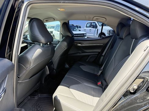 Used 2022 Toyota Camry SE FWD image 6