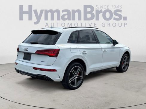 Used 2024 Audi Q5 e Premium Plus w/ Premium Plus Package image 3