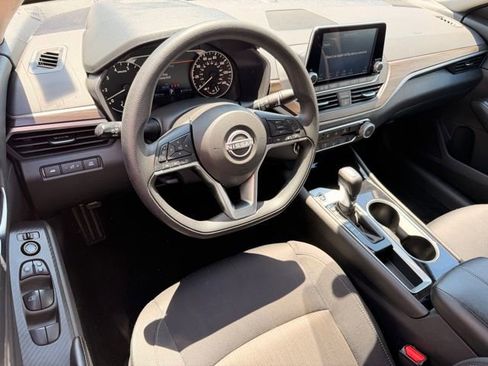 Used 2024 Nissan Altima 2.5 SV FWD image 19