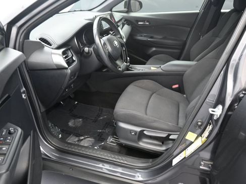 Used 2018 Toyota C-HR XLE FWD image 13
