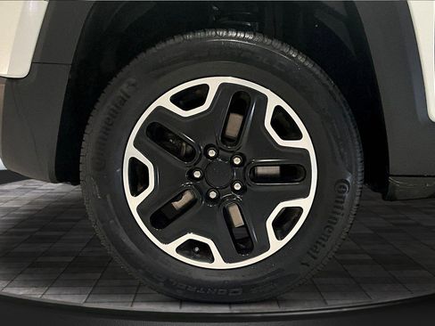 Used 2016 Jeep Renegade Trailhawk AWD/4WD image 33