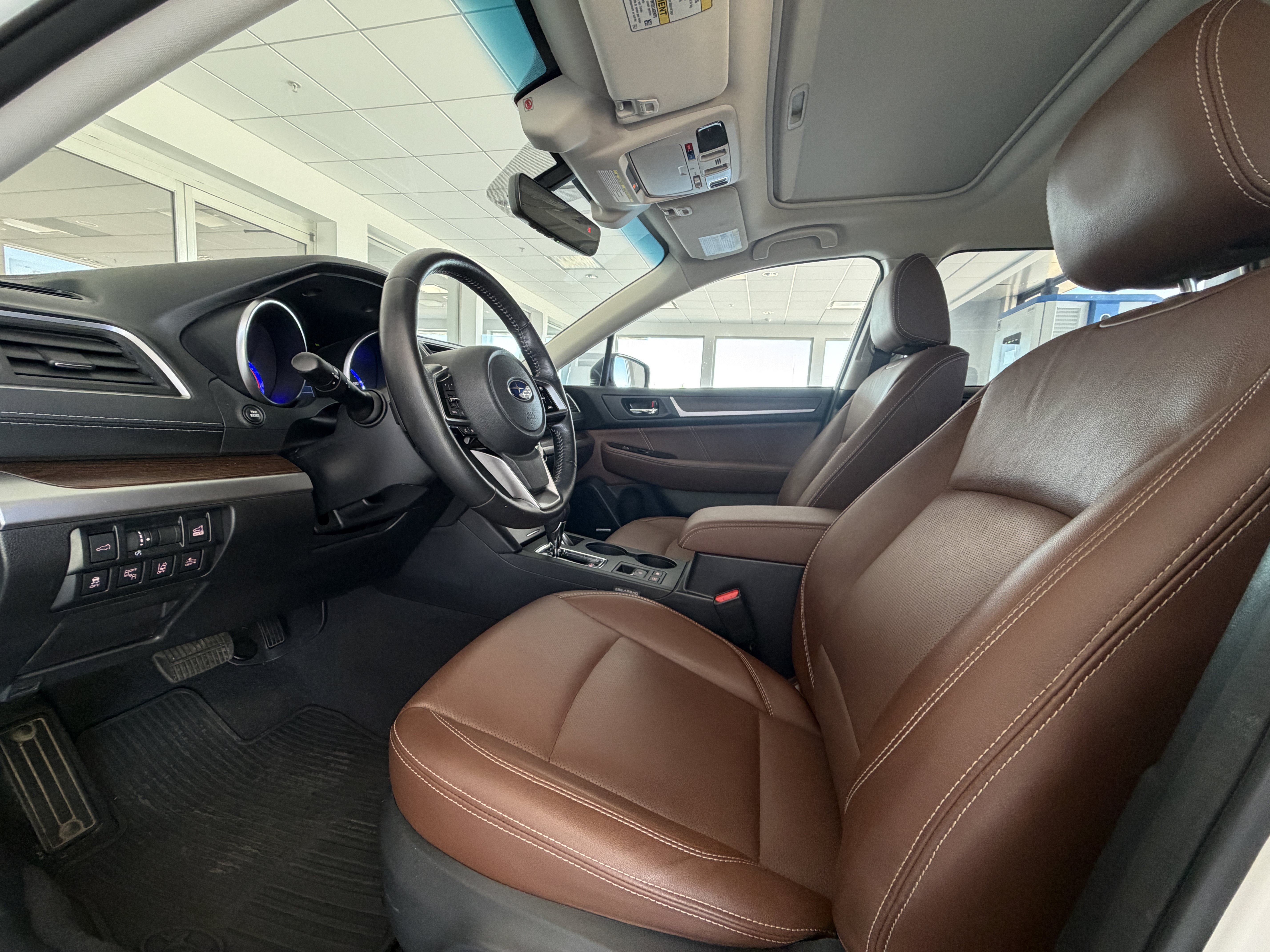 Used 2018 Subaru Outback 2.5i Touring AWD/4WD image 2