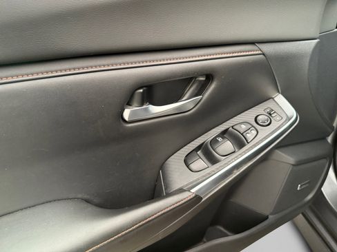 Used 2021 Nissan Sentra SR w/ SR Premium Package image 11