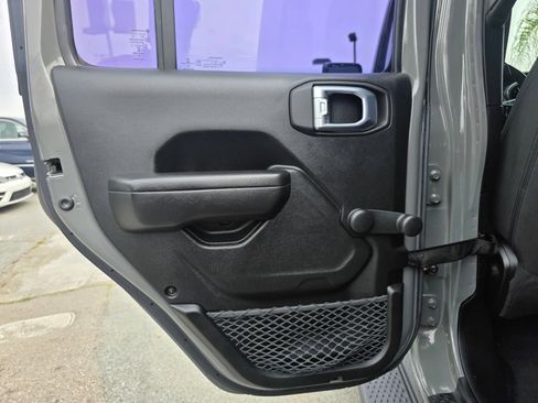 Used 2022 Jeep Gladiator Sport image 23