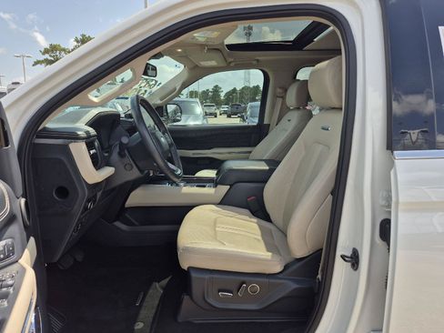 Certified 2024 Ford Expedition Platinum RWD image 2