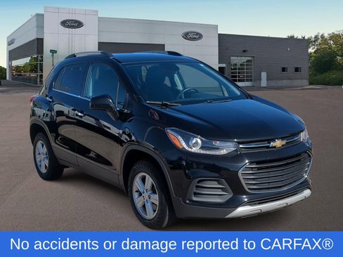 Used 2019 Chevrolet Trax LT w/ LT Convenience Package image 2