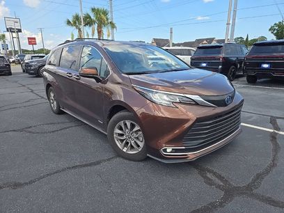 Used 2021 Toyota Sienna XLE