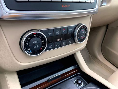 Used 2014 Mercedes-Benz GL 550 4MATIC image 33