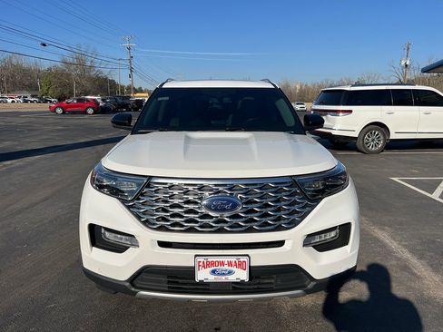 Used 2020 Ford Explorer Platinum w/ Premium Technology Package image 3