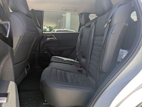 New 2026 Mitsubishi Outlander SE FWD image 15