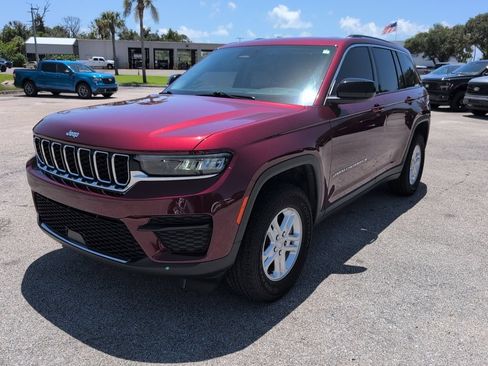 Used 2023 Jeep Grand Cherokee Laredo RWD image 6