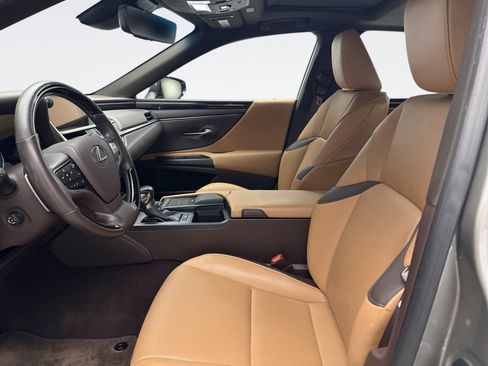 Used 2019 Lexus ES 350 w/ Premium Package image 9