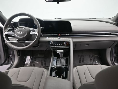 Used 2025 Hyundai Elantra SEL FWD image 14