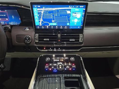 Used 2023 Lincoln Navigator Black Label AWD/4WD image 9
