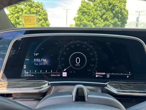 Used 2024 Cadillac Escalade Premium Luxury AWD/4WD image 24