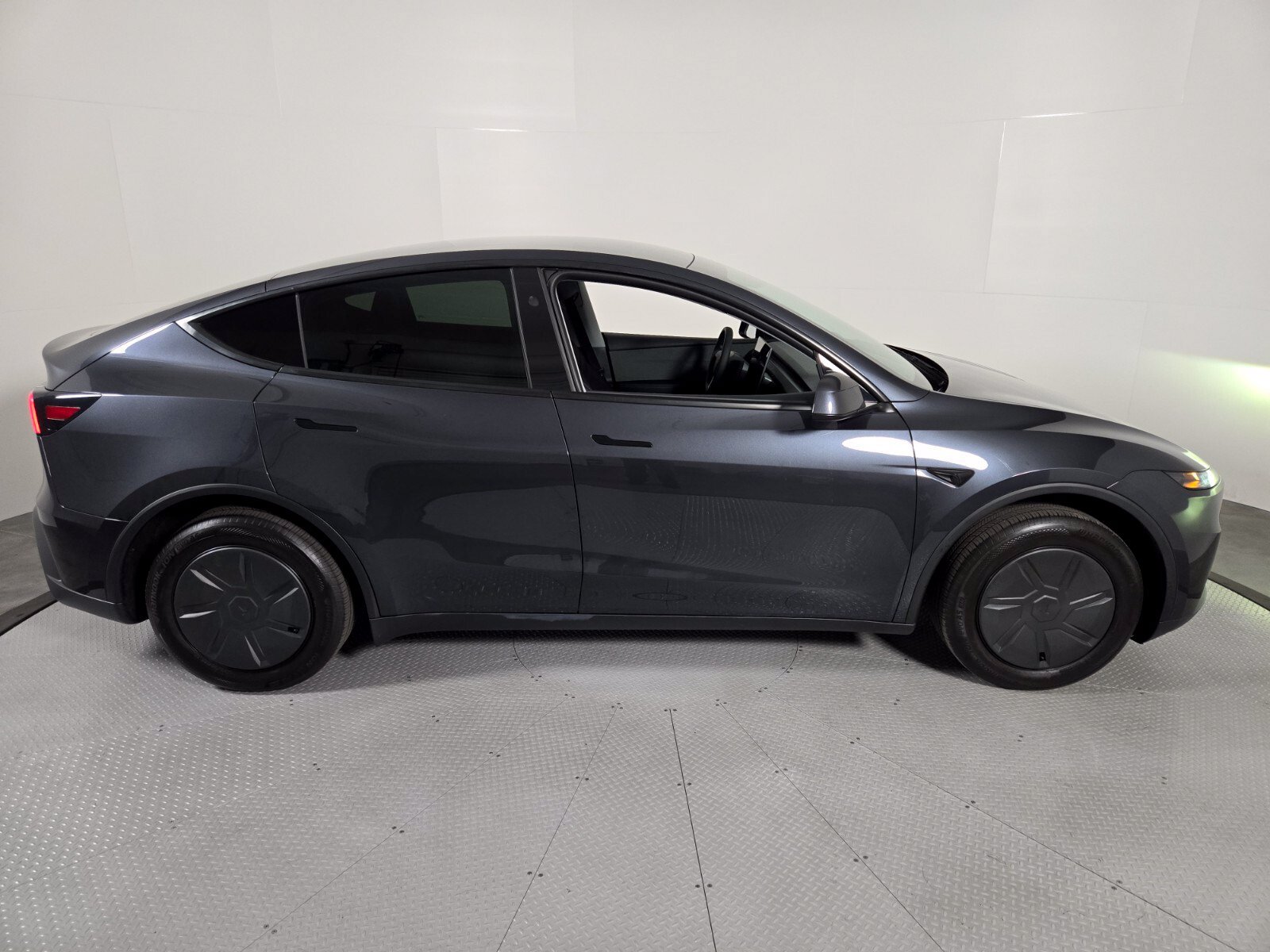 Used 2026 Tesla Model Y 2WD image 6