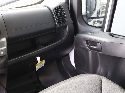 Used 2025 RAM ProMaster 2500 w/ Convenience Group image 15