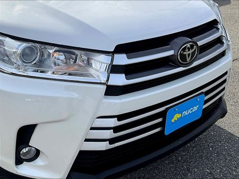 Used 2019 Toyota Highlander XLE image 33