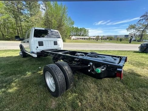 New 2026 RAM 5500 Tradesman w/ Chrome Appearance Group AWD/4WD image 4