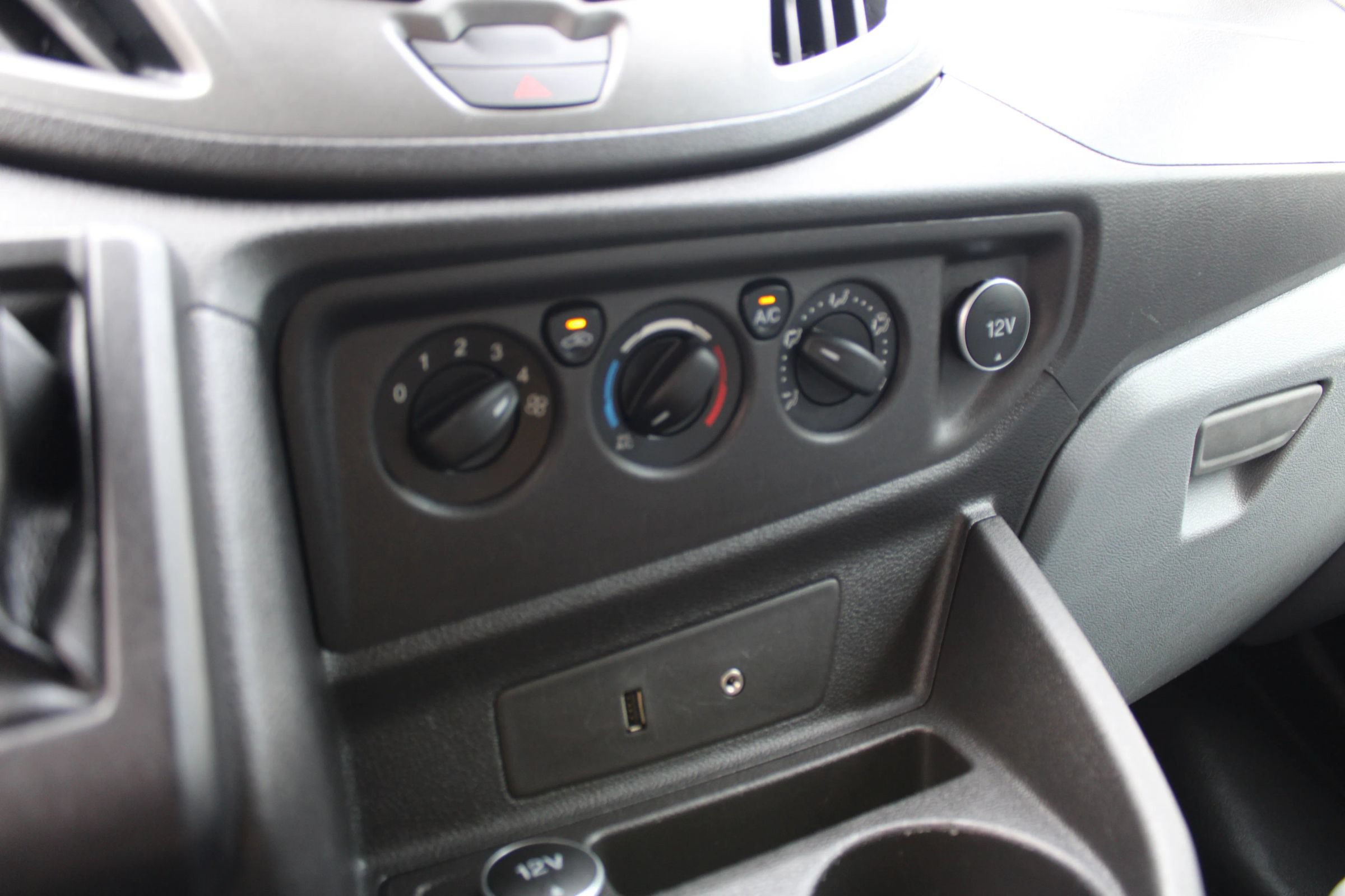 Used 2016 Ford Transit 350 XL RWD image 9