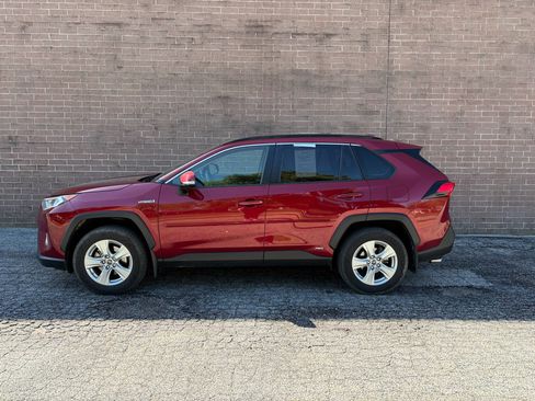 Used 2019 Toyota RAV4 XLE w/ Convenience Package image 2