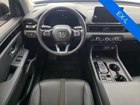 Used 2025 Honda Pilot EX-L image 12