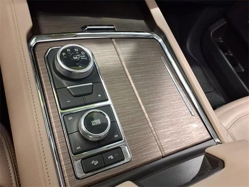 Used 2024 Ford Expedition Limited image 22