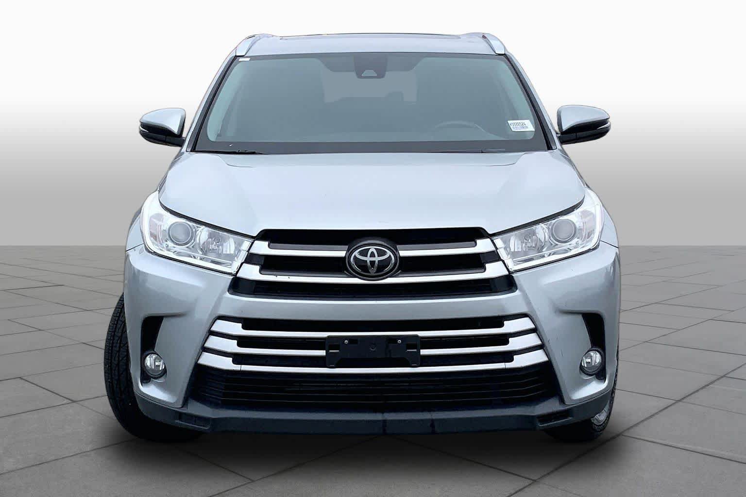 Used 2019 Toyota Highlander XLE AWD/4WD image 4
