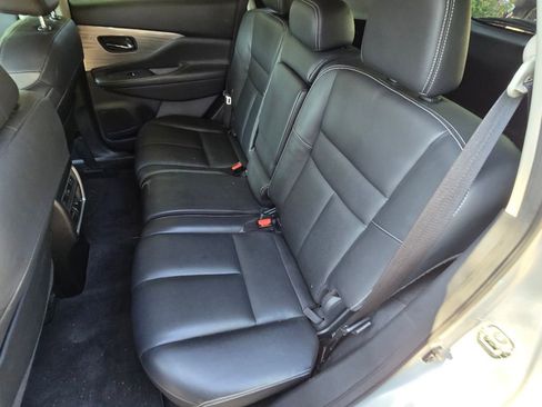 Used 2018 Nissan Murano SL w/ Moonroof Package FWD image 16