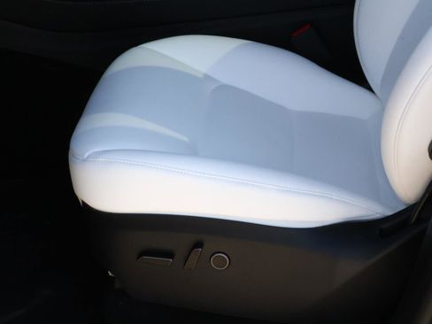 Used 2025 Tesla Model Y Performance image 15