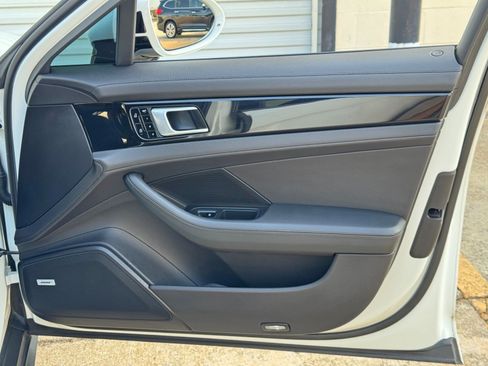 Used 2019 Porsche Panamera RWD image 41