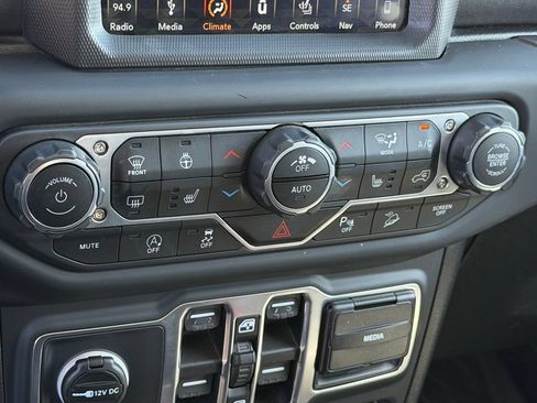 Used 2018 Jeep Wrangler Unlimited Sahara AWD/4WD image 20