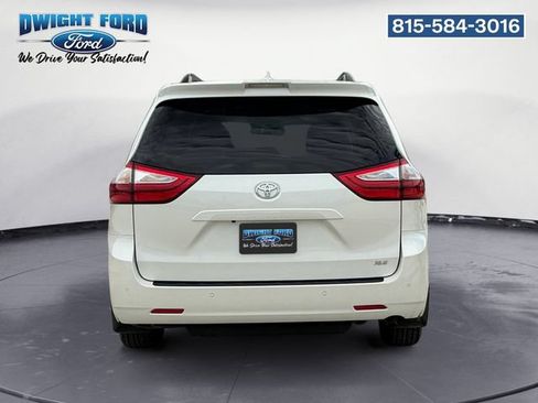 Used 2019 Toyota Sienna XLE Premium FWD image 4