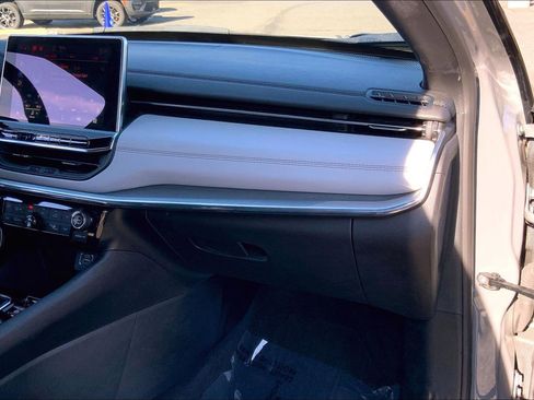 Certified 2024 Jeep Compass Limited w/ Sun and Sound Group image 17