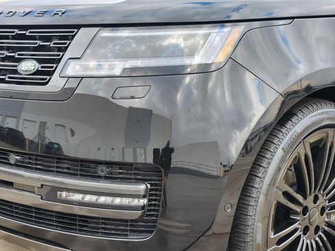 New 2026 Land Rover Range Rover Long Wheelbase SE image 9