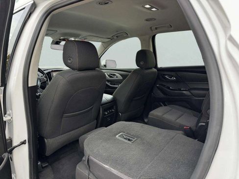 Used 2020 Chevrolet Traverse LT image 38