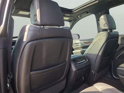 Used 2023 Cadillac Escalade Premium Luxury AWD/4WD image 10