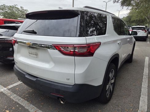 Used 2020 Chevrolet Traverse LT w/ LT Premium Package FWD image 3
