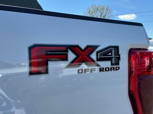 Used 2021 Ford F250 Lariat w/ Lariat Ultimate Package AWD/4WD image 13