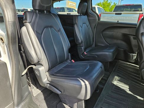 Used 2019 Chrysler Pacifica Touring-L w/ Advanced Safetytec Group FWD image 30