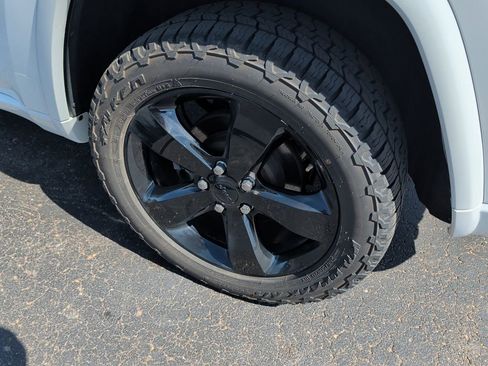 Used 2015 Jeep Grand Cherokee Altitude AWD/4WD image 10